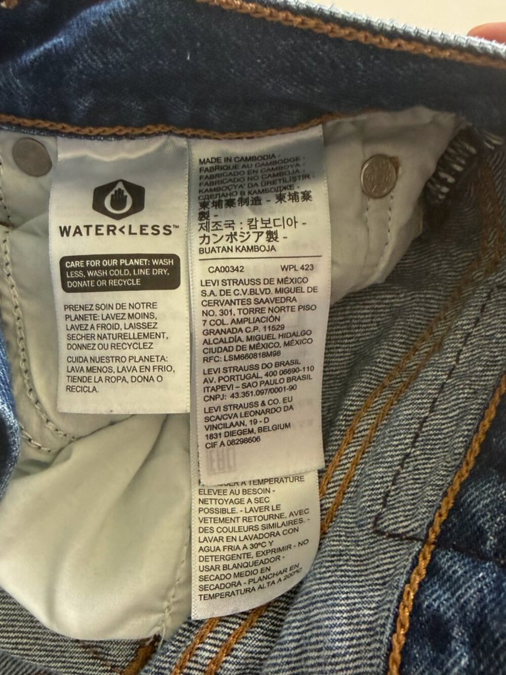 Levis Premium Wedgie Straight Jeans Jive Ship Medium Blue Raw Hem 26 22861-0110 - Picture 9 of 10